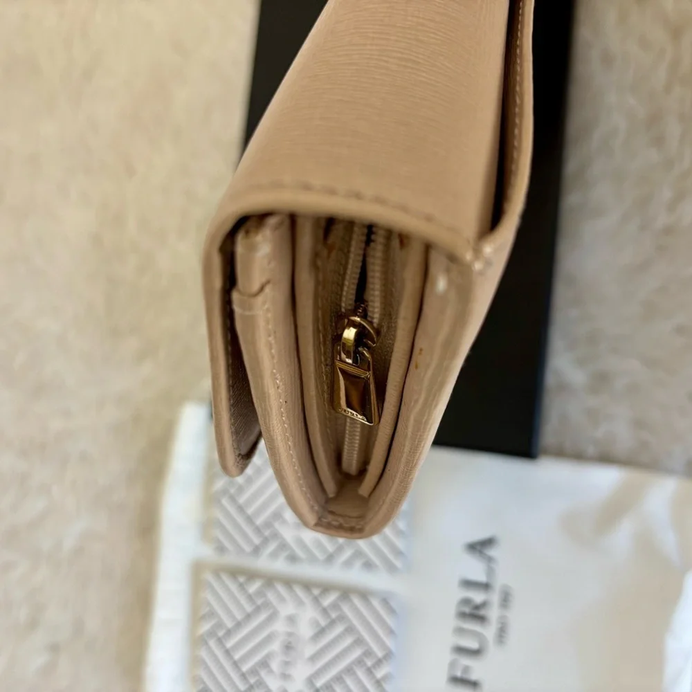Furla Women's Beige long Wallet w/ Dustbag/Cards/box